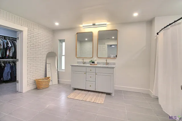 $260,000 | 7964 Fairlane Drive, Denham Springs, LA 70726