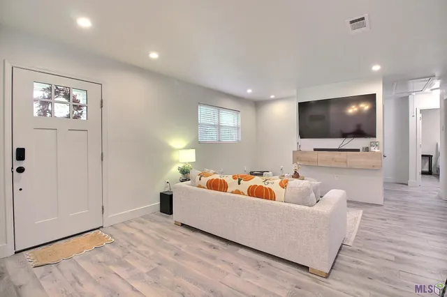 $260,000 | 7964 Fairlane Drive, Denham Springs, LA 70726