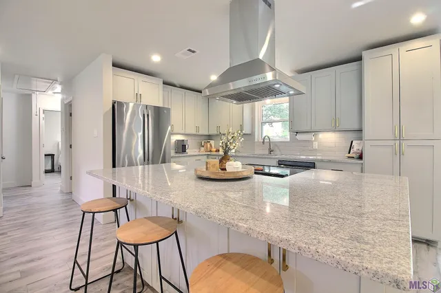 $260,000 | 7964 Fairlane Drive, Denham Springs, LA 70726