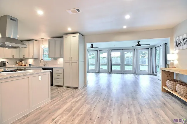 $260,000 | 7964 Fairlane Drive, Denham Springs, LA 70726