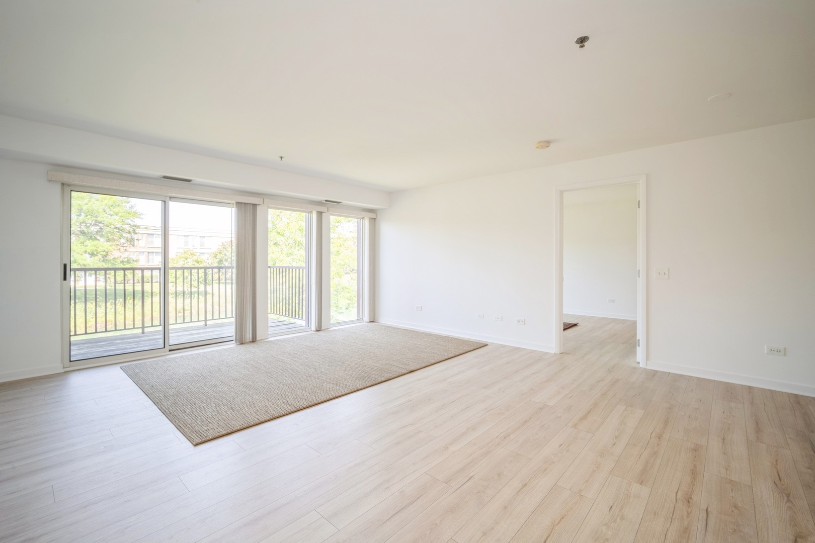 402 Kelburn Road, Unit 221 Deerfield, IL 60015 - Photo 3 of 10 Gallery Image 3