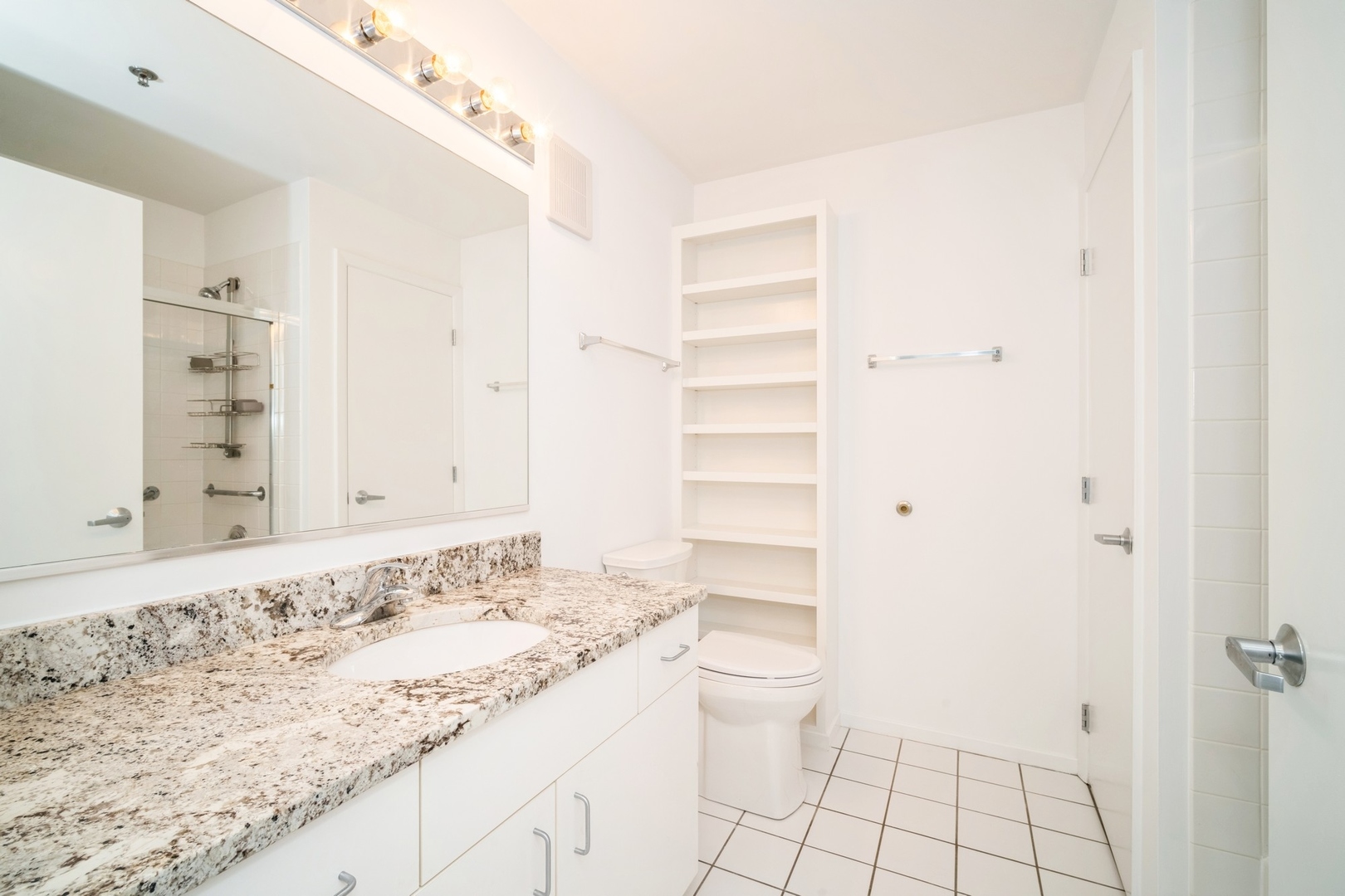 402 Kelburn Road, Unit 221 Deerfield, IL 60015 - Photo 7 of 10 Gallery Image 7
