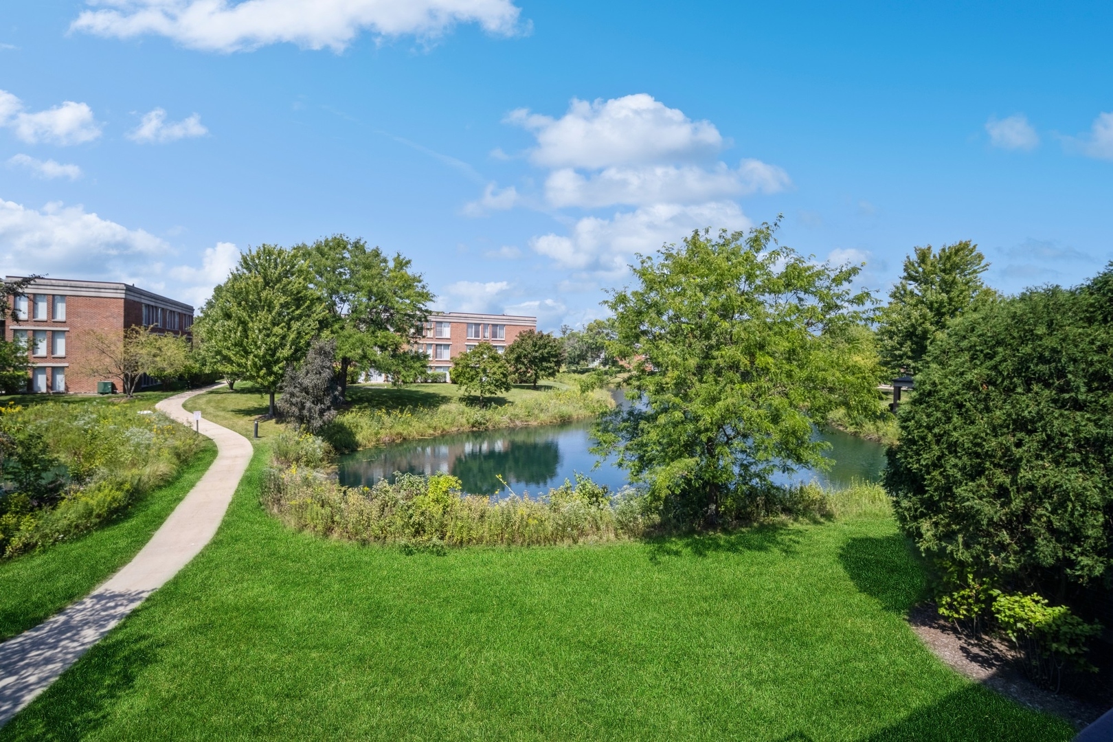 402 Kelburn Road, Unit 221 Deerfield, IL 60015 - Photo 10 of 10 Gallery Image 10