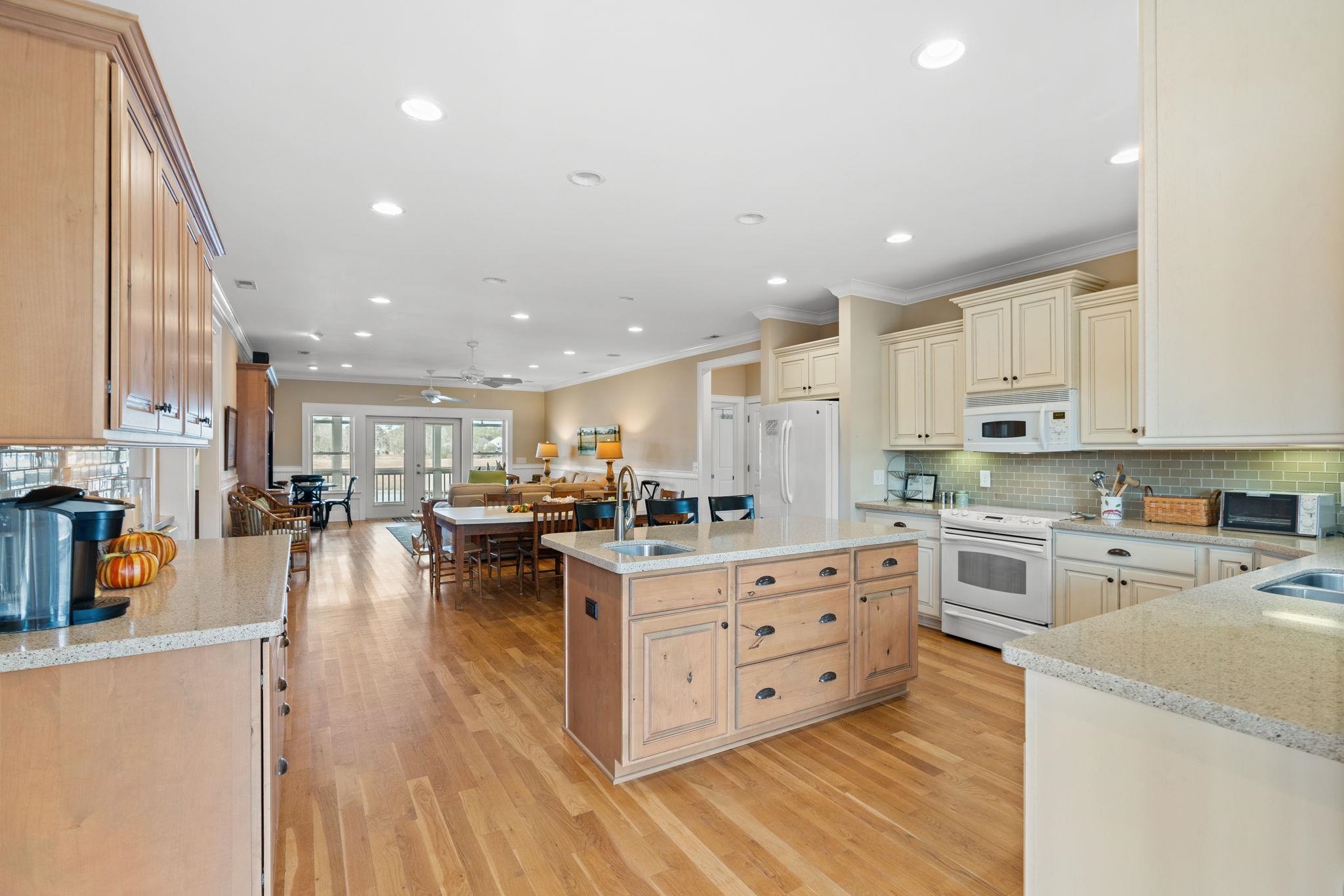 187 Myrtle Avenue Pawleys Island, SC 29585 - Photo 22 of 43 Kitchen Breakfast Bar