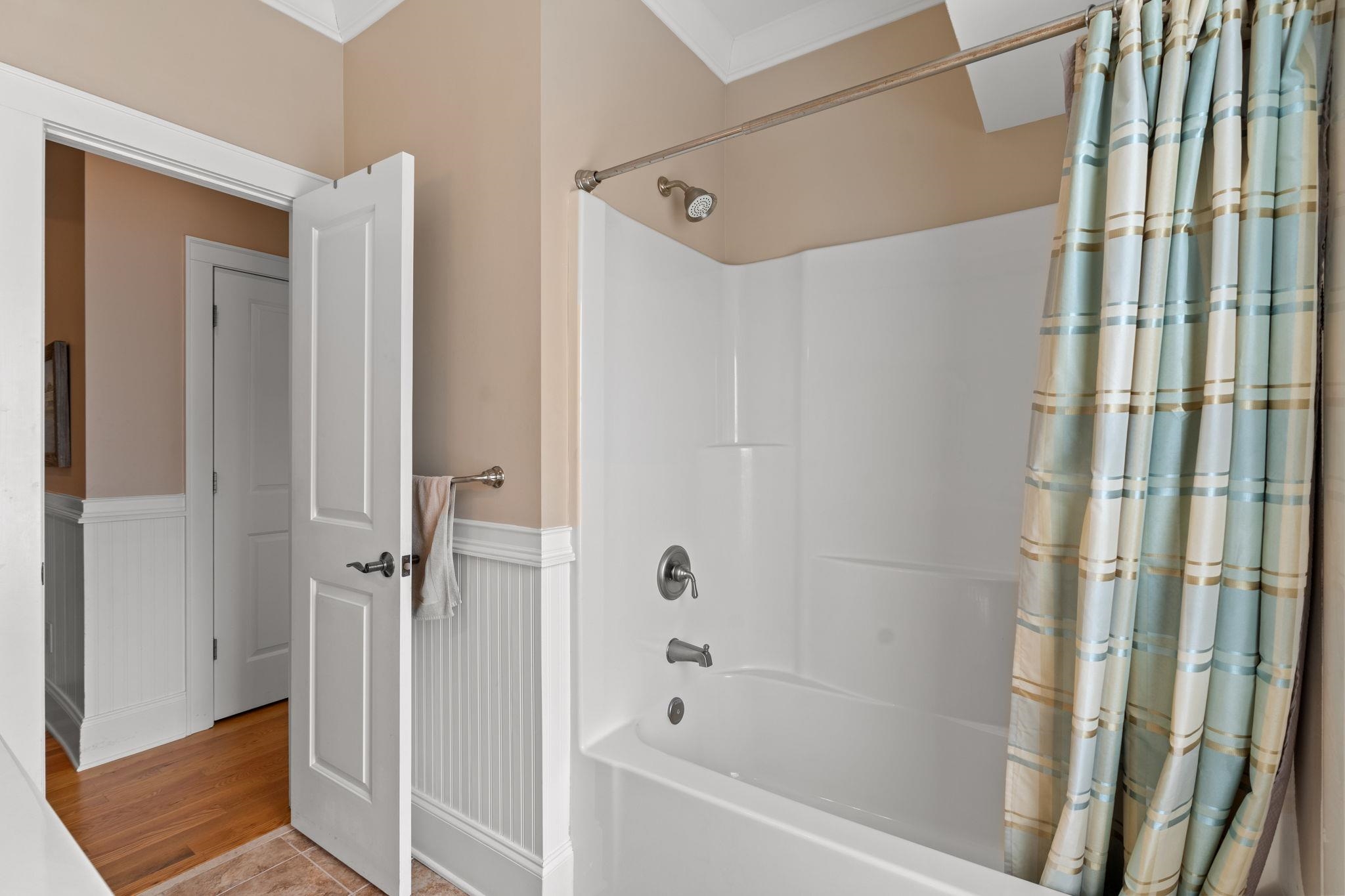 187 Myrtle Avenue Pawleys Island, SC 29585 - Photo 33 of 43 Hall Bath Tub/ Shower Combo