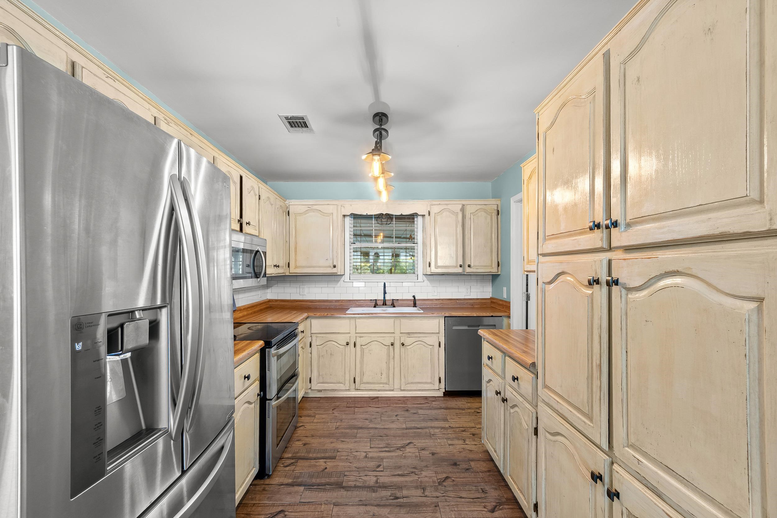 49 Cr 178 Road Iuka, MS 38852 - Photo 8 of 32 a kitchen with stainless steel appliances a refrigerator sink and cabinets