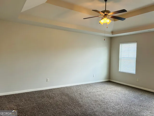 a view of empty room with window