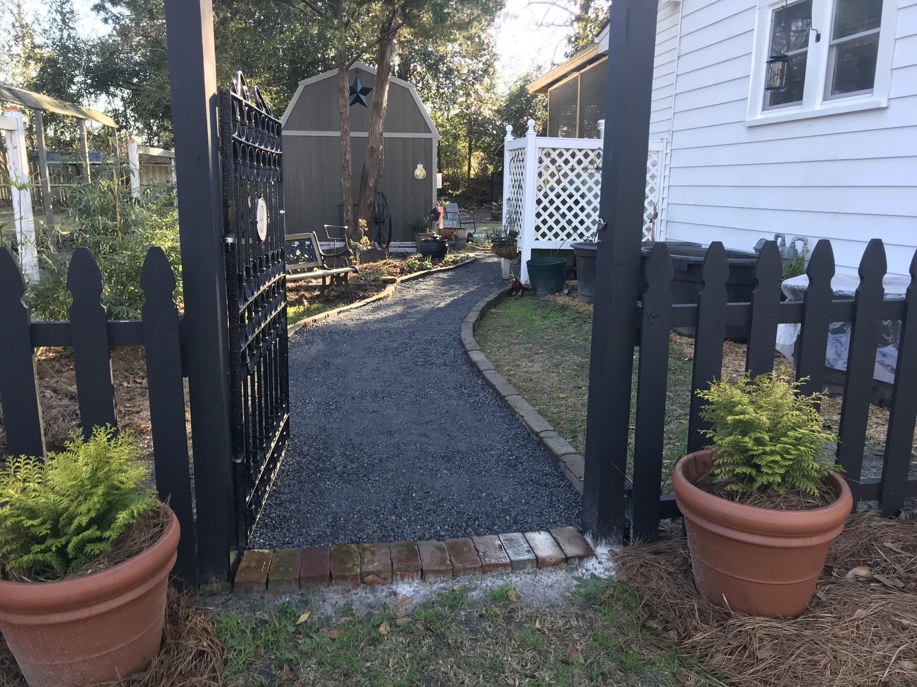 103 Johnston Street St. George, SC 29477 - Photo 5 of 10 IMG_3906