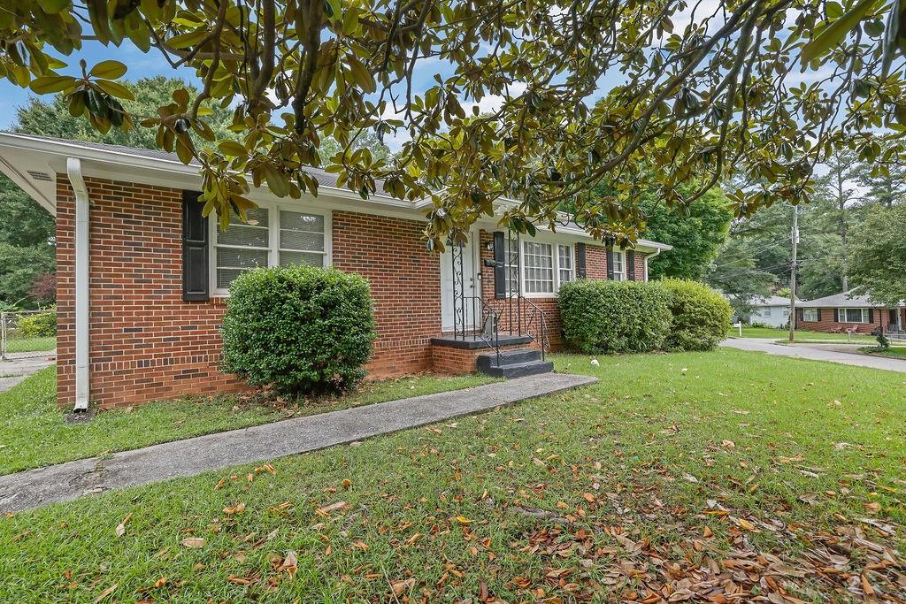 571 Benmac Road Southeast Smyrna, GA 30080 - Photo 4 of 37