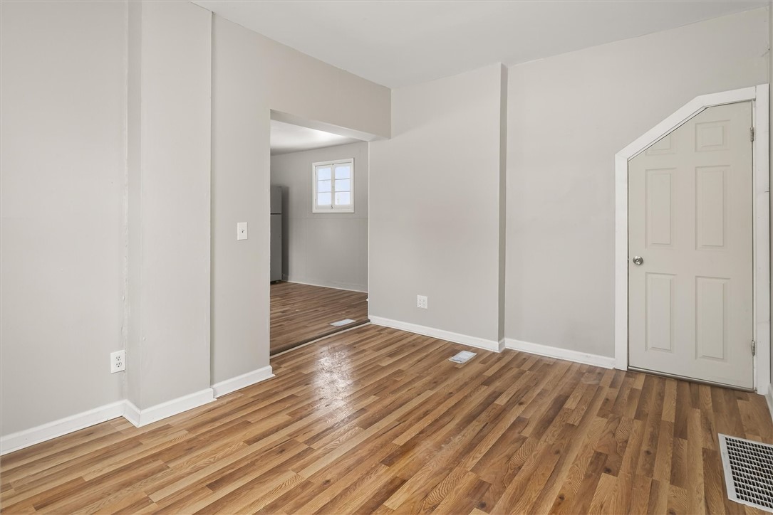 127 Conkey Avenue Rochester, NY 14621 - Photo 3 of 31