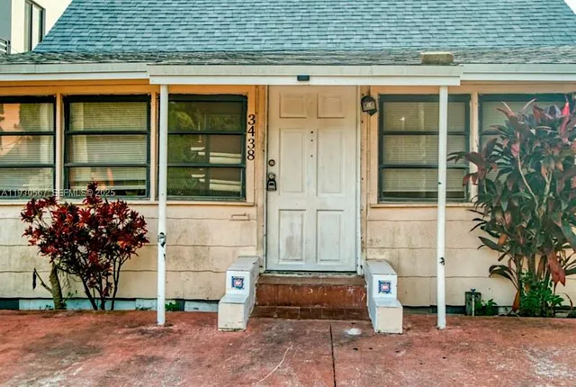 $2,700 | 3438 Southwest 2nd Street, Unit 3438, Miami, FL 33135