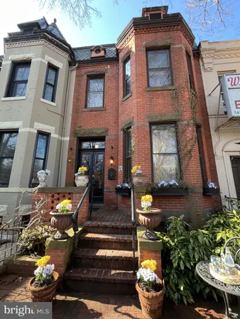 $1,599,000 | 811 Massachusetts Avenue Northeast, Washington, DC 20002