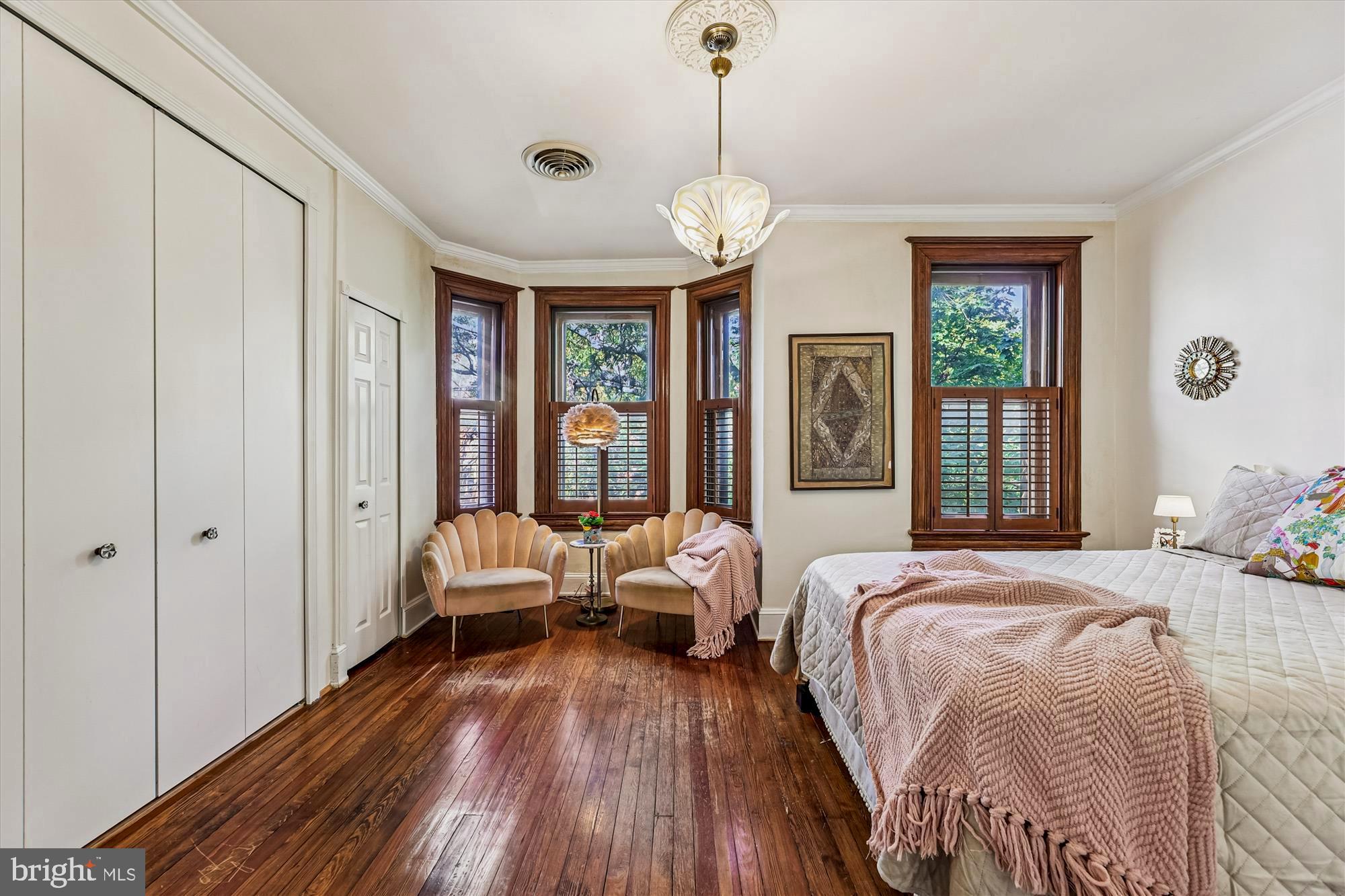 811 Massachusetts Avenue Northeast Washington, DC 20002 - Photo 20 of 56 Primary room - north side of the house