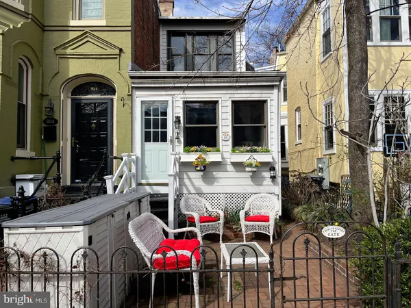 $1,599,000 | 811 Massachusetts Avenue Northeast, Washington, DC 20002
