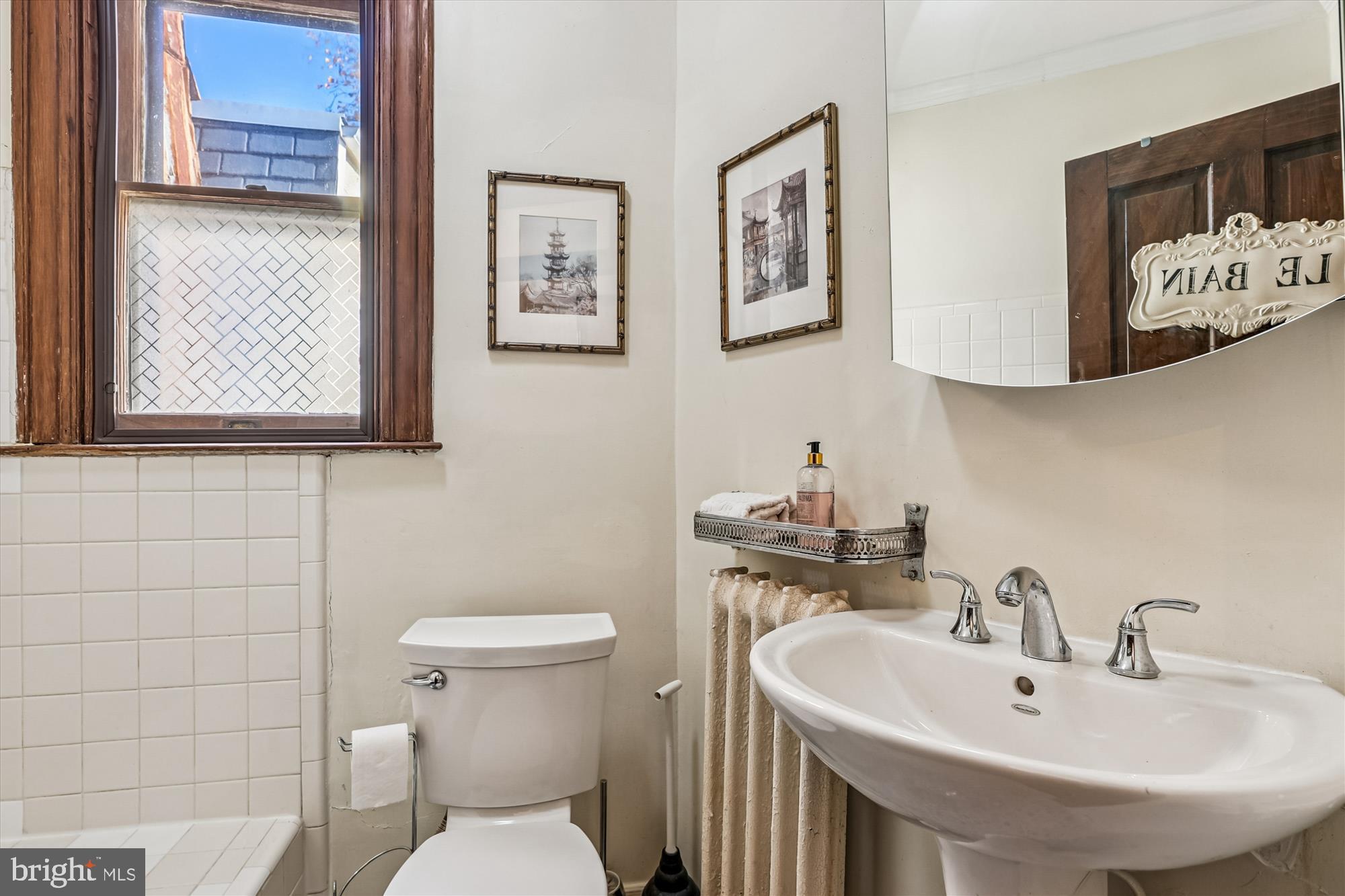 811 Massachusetts Avenue Northeast Washington, DC 20002 - Photo 31 of 56 Hallway bathroom