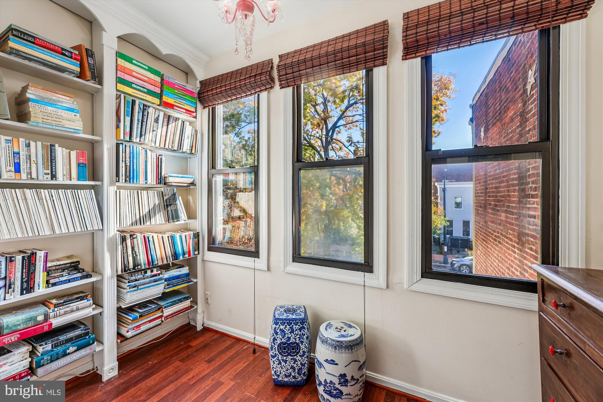 811 Massachusetts Avenue Northeast Washington, DC 20002 - Photo 35 of 56 Sitting area in the third bedroom