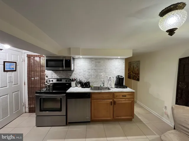 $1,690,000 | 811 Massachusetts Avenue Northeast, Washington, DC 20002