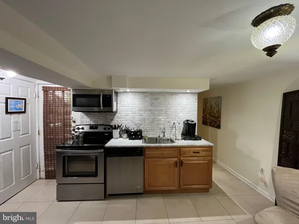 $1,599,000 | 811 Massachusetts Avenue Northeast, Washington, DC 20002