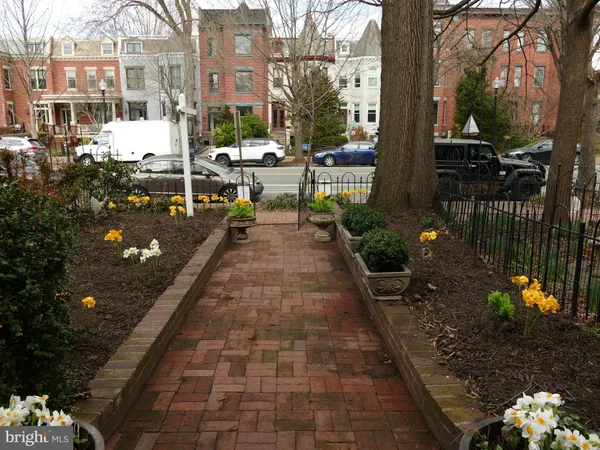 $1,599,000 | 811 Massachusetts Avenue Northeast, Washington, DC 20002