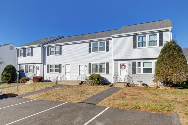 $275,000 | 17 Garland Drive, Unit 17, Glastonbury, CT 06033