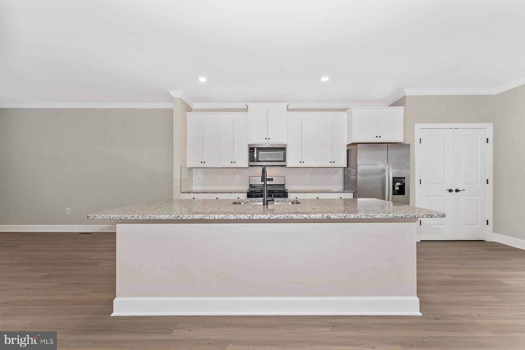 501 Iverson Road Waynesboro, PA 17268 - Photo 8 of 25 Kitchen with Island/Breakfast Bar