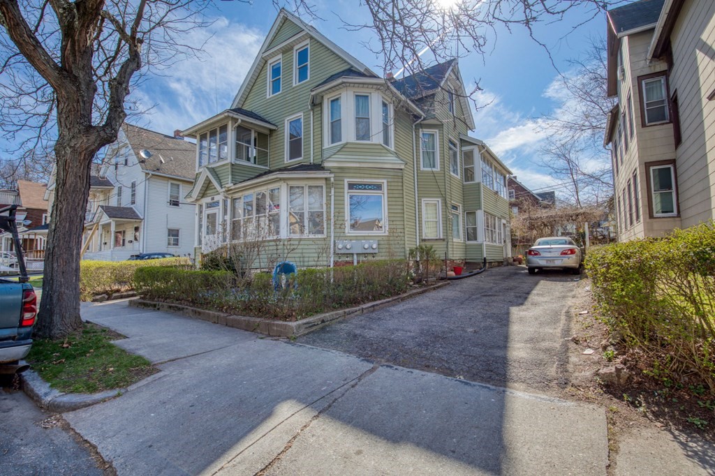 57 Acushnet Avenue Springfield, MA 01105 - Photo 2 of 20 Gallery Image 2