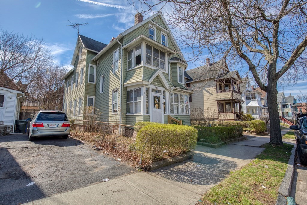 57 Acushnet Avenue Springfield, MA 01105 - Photo 3 of 20 Gallery Image 3