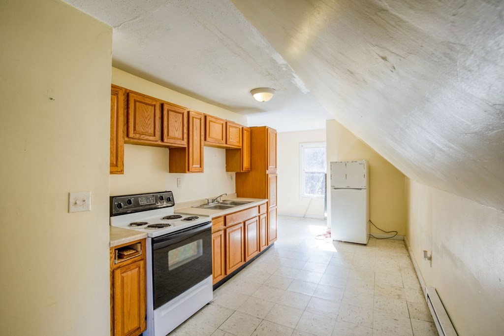 57 Acushnet Avenue Springfield, MA 01105 - Photo 4 of 20 Gallery Image 4