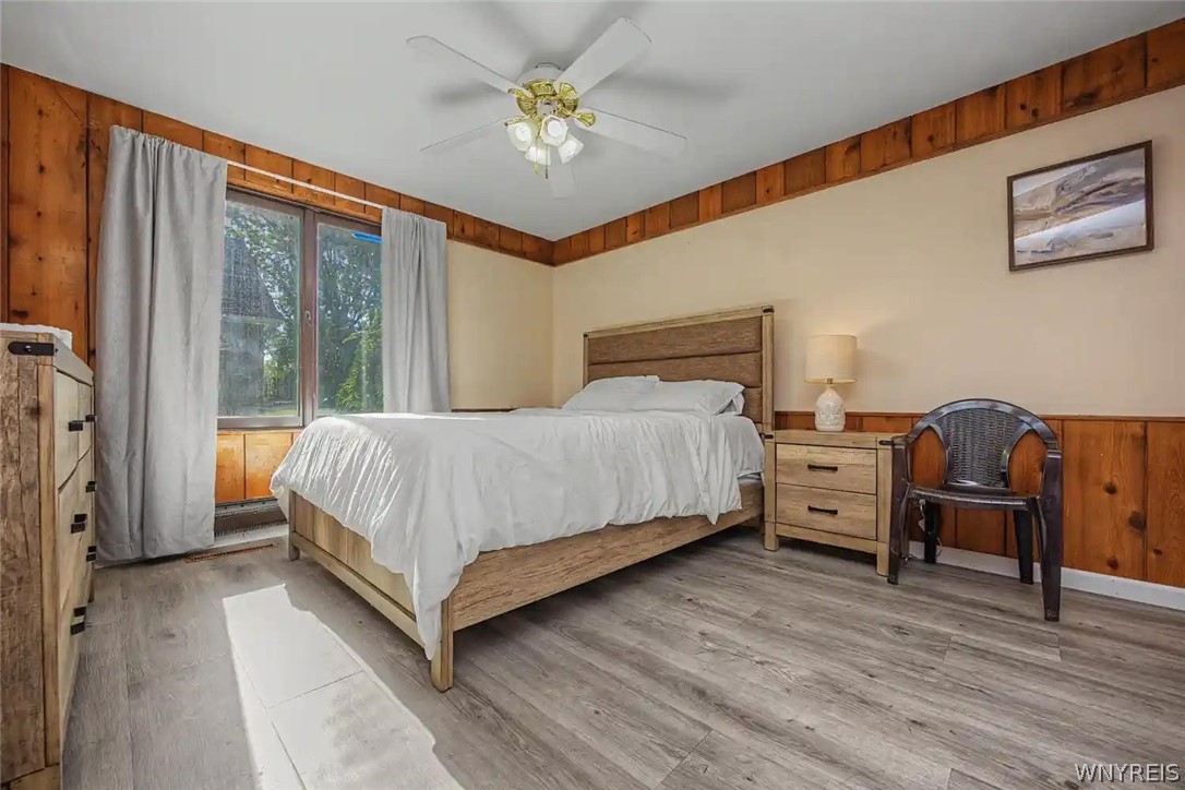 9326 Rivershore Drive Niagara Falls, NY 14304 - Photo 17 of 33 1st floor bedroom