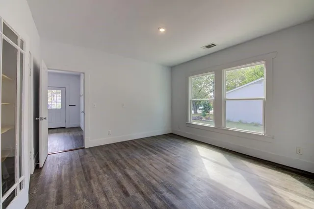 $309,900 | 743 South Blanco Street, Lockhart, TX 78644