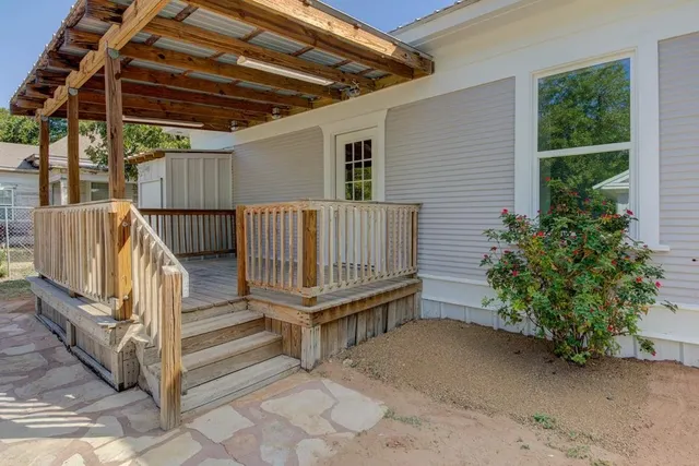 $309,900 | 743 South Blanco Street, Lockhart, TX 78644