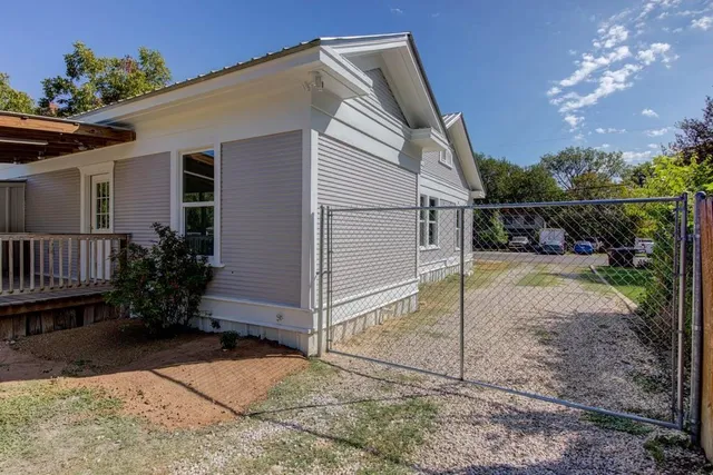 $309,900 | 743 South Blanco Street, Lockhart, TX 78644