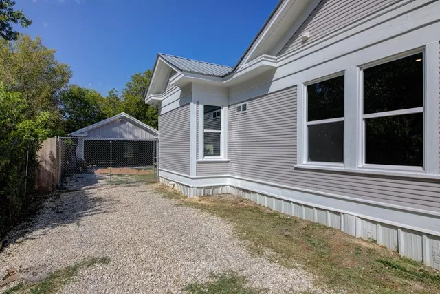 $309,900 | 743 South Blanco Street, Lockhart, TX 78644