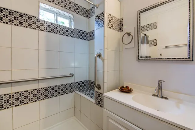 $309,900 | 743 South Blanco Street, Lockhart, TX 78644