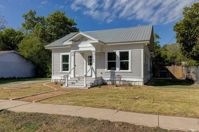 $309,900 | 743 South Blanco Street, Lockhart, TX 78644