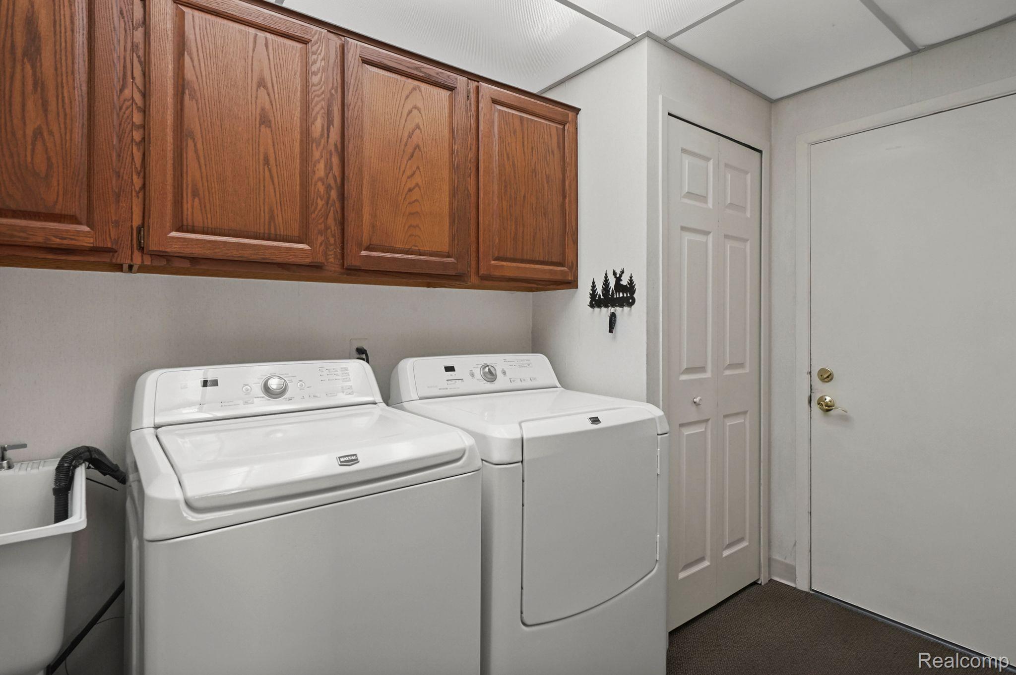589 Tennyson Rochester, MI 48307 - Photo 12 of 31 First floor Laundry room