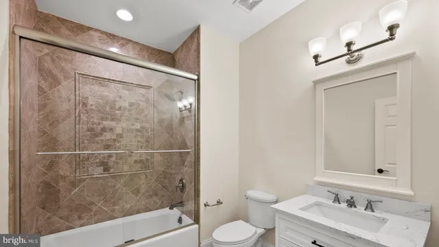 $3,195,000 | 8031 Highway 193, McLean, VA 22102