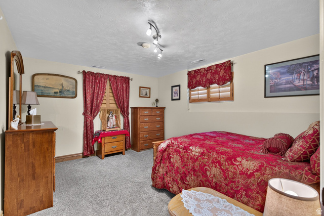 10703 South 2340 East Sandy, UT 84092 - Photo 32 of 54