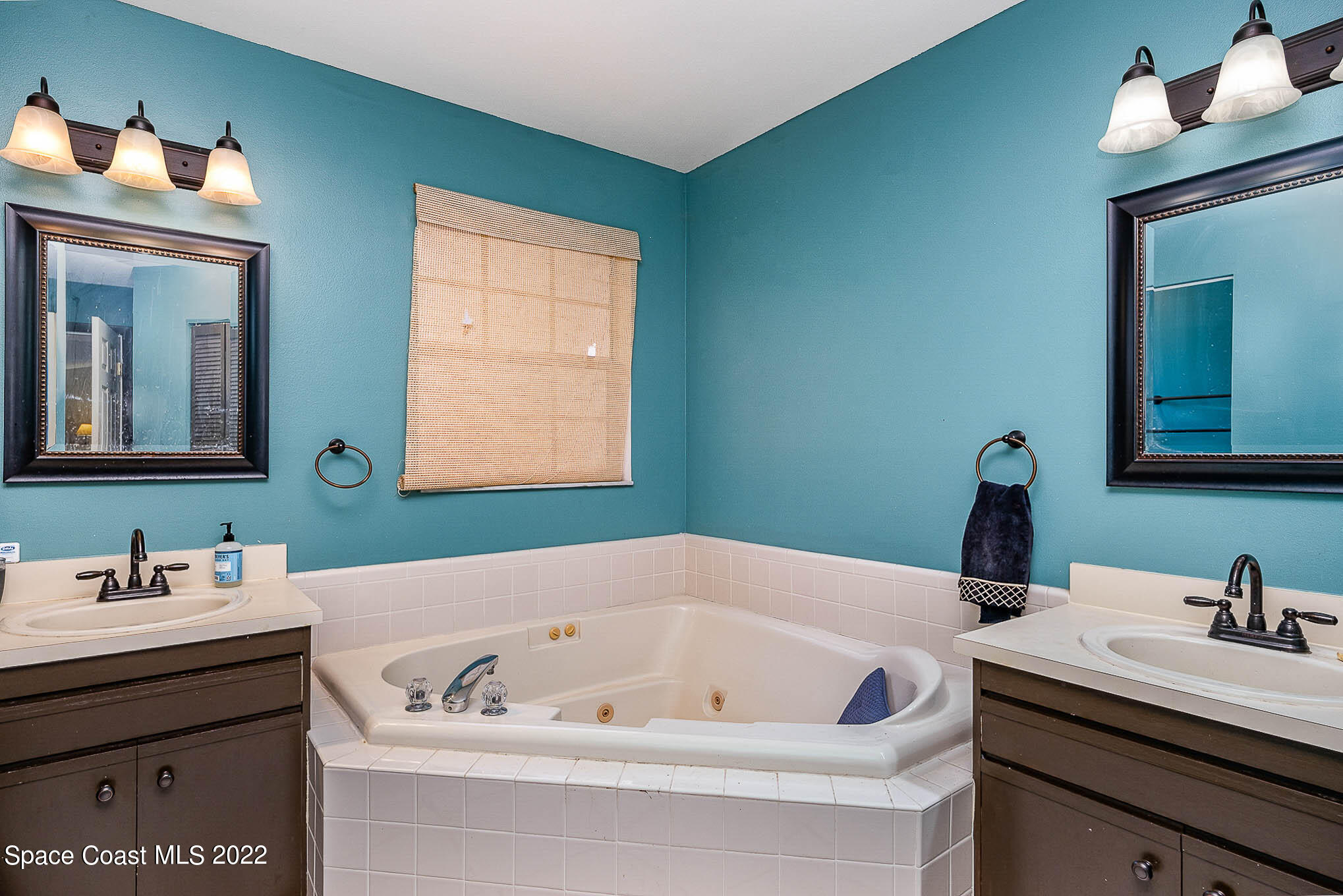6349 Hunt Road Cocoa, FL 32927 - Photo 11 of 38 Primary Ensuite Bathroom