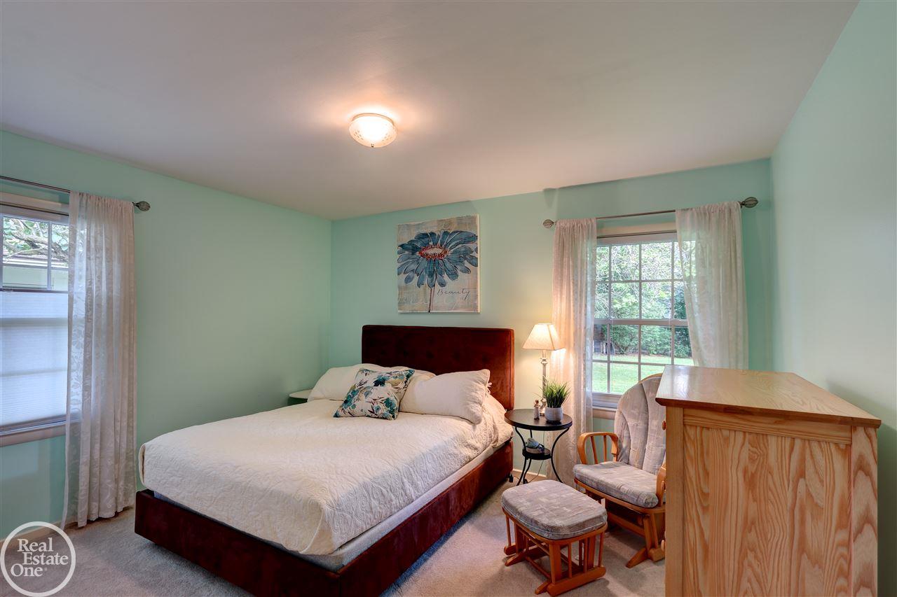 1160 South Renaud Road Grosse Pointe Woods, MI 48236 - Photo 37 of 48