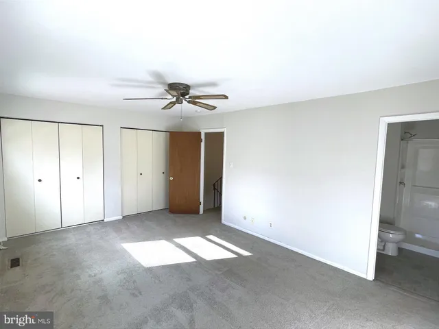 a view of empty room with window