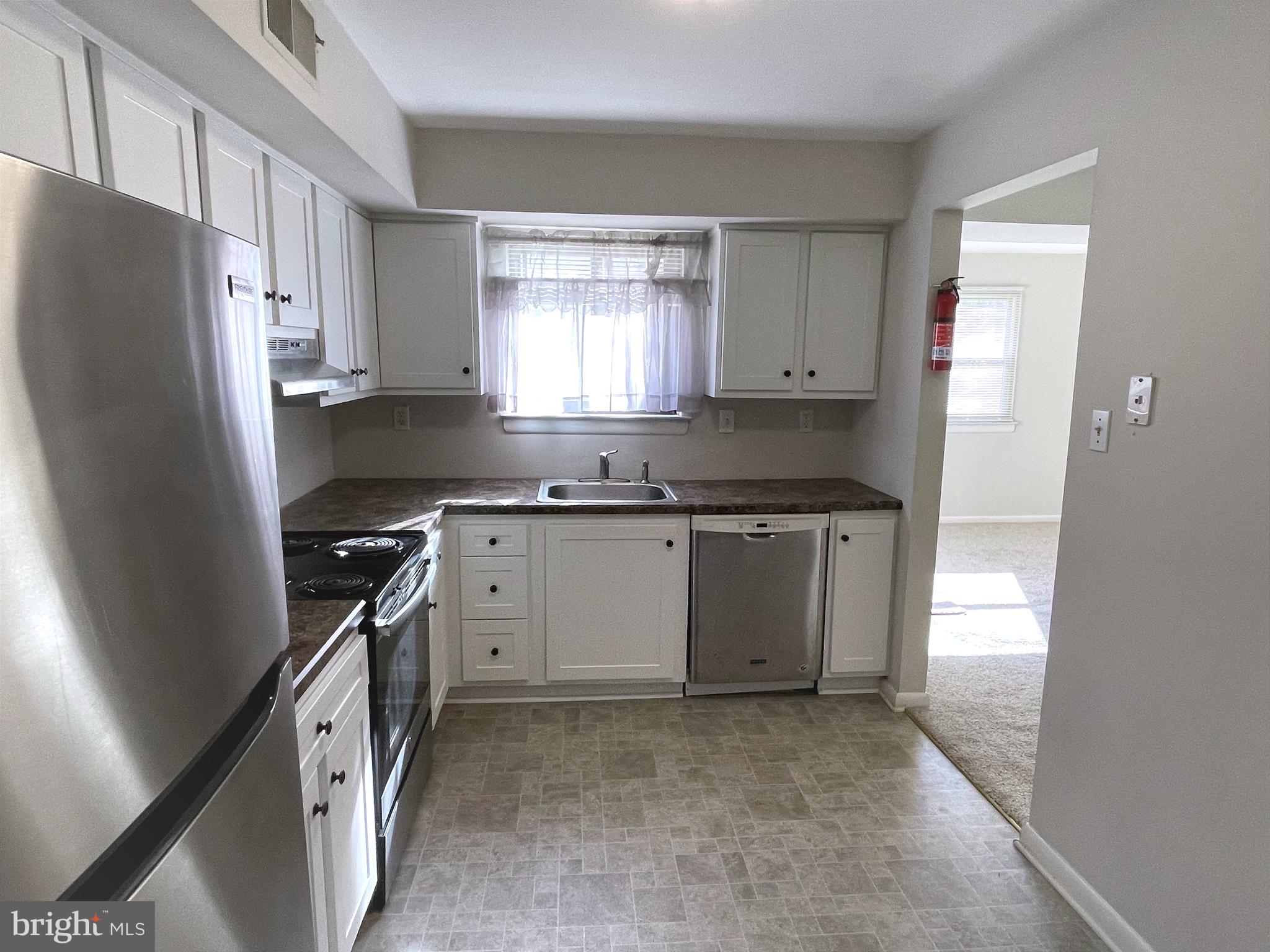 1401 Chelmsford Circle Newark, DE 19713 - Photo 6 of 28 Brand New Cupboard Doors and Knobs!
