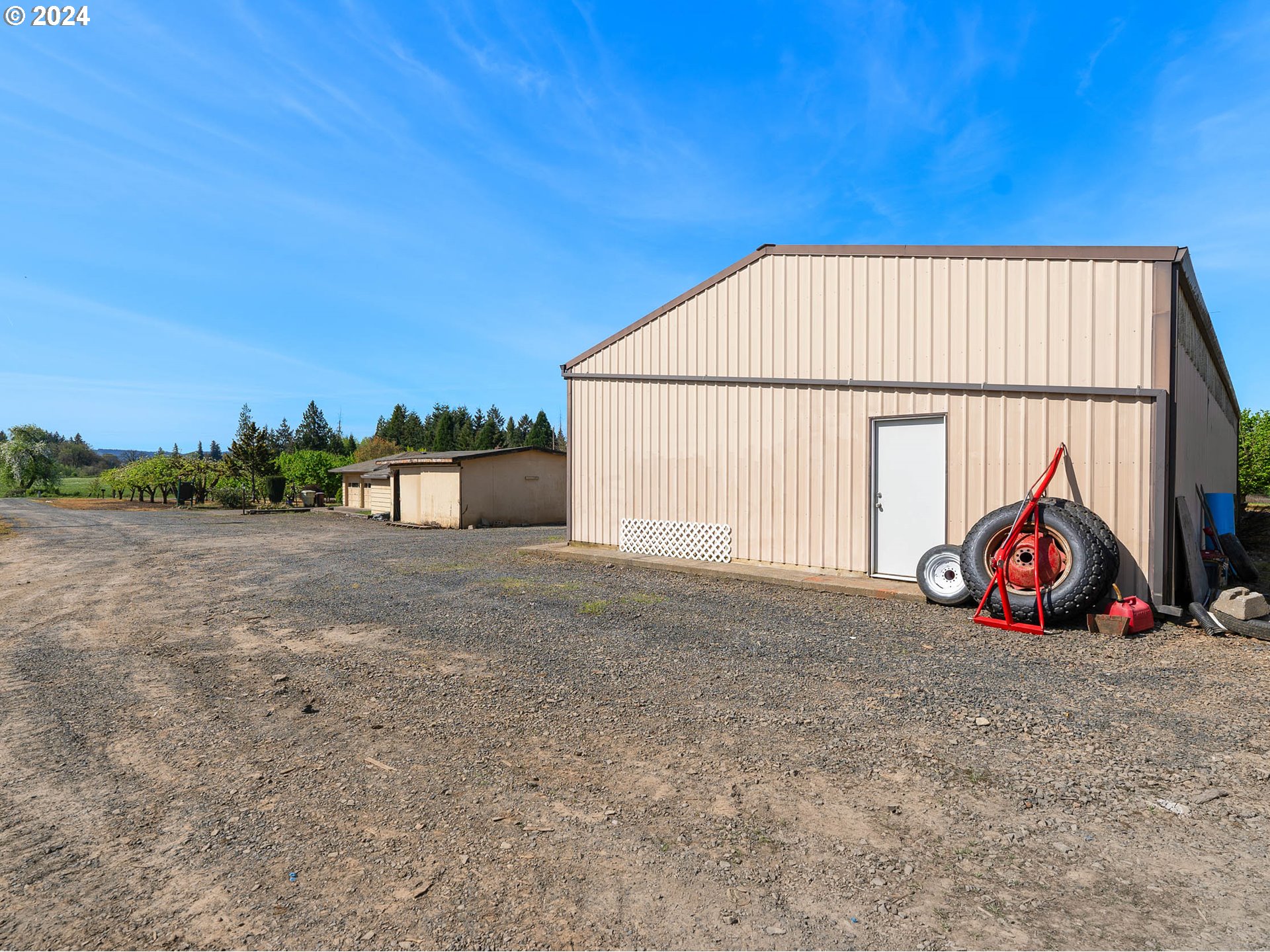 23865 Southwest Tile Flat Road Hillsboro, OR 97123 - Photo 29 of 36 a view of a garage
