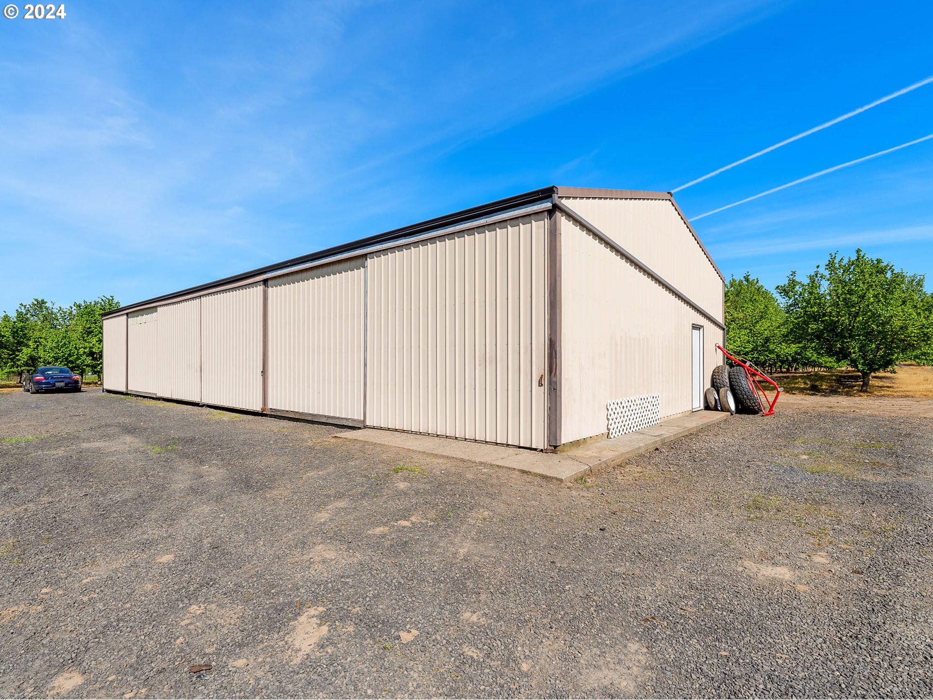 23865 Southwest Tile Flat Road Hillsboro, OR 97123 - Photo 31 of 36 a view of a garage