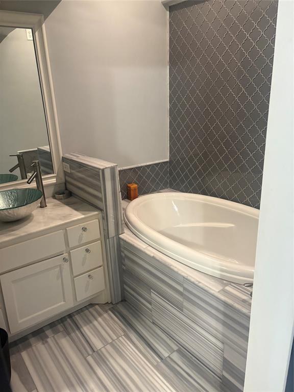 106 East Shady Grove Road Grand Prairie, TX 75050 - Photo 12 of 16