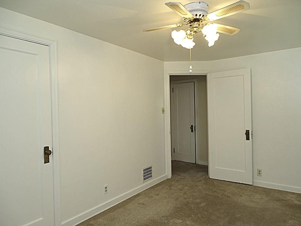 394 Rockhill Road Pittsburgh, PA 15243 - Photo 15 of 25 Master bedroom (14x10)