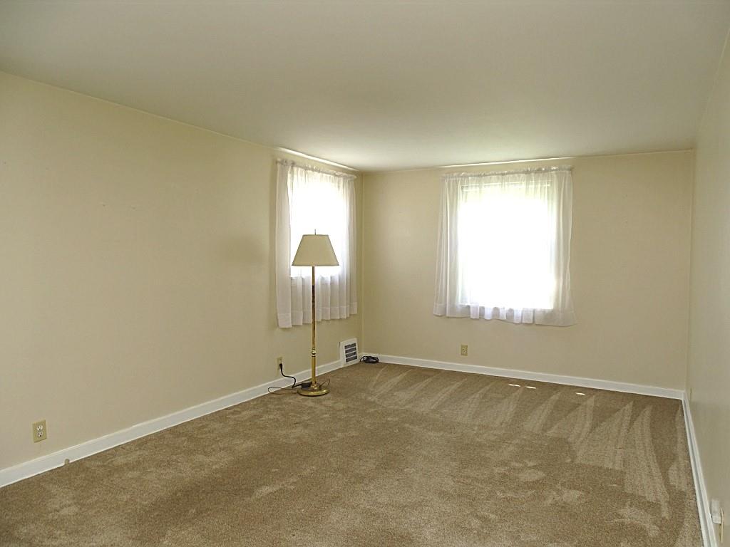 394 Rockhill Road Pittsburgh, PA 15243 - Photo 4 of 25 Spacious living room (19x11) with guest closet