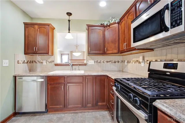 $410,000 | 5 St Davids Road, Lancaster, NY 14086