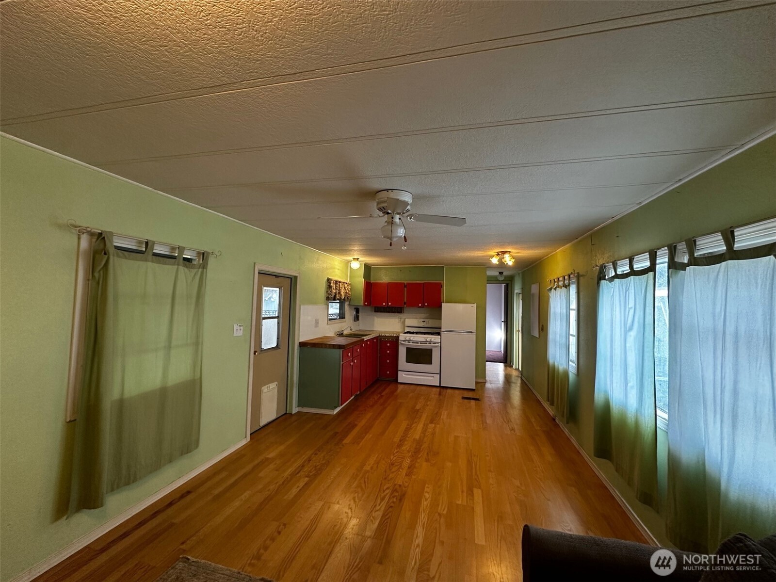 3724 Pine Road, Unit 2 Bremerton, WA 98310 - Photo 3 of 8 Gallery Image 3