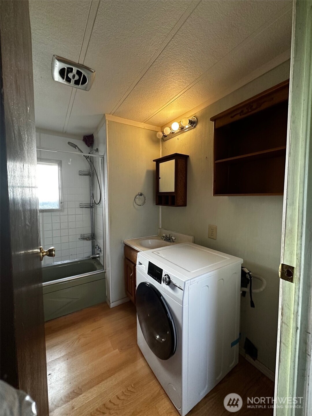 3724 Pine Road, Unit 2 Bremerton, WA 98310 - Photo 4 of 8 Gallery Image 4